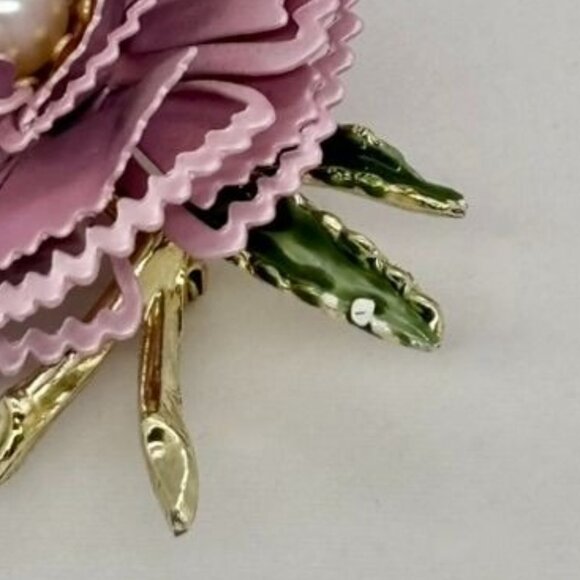 Vintage Metal and Enamel Flower Carnation Brooch Pin W/Cream Faux Pearl Unmarked - Picture 9 of 10